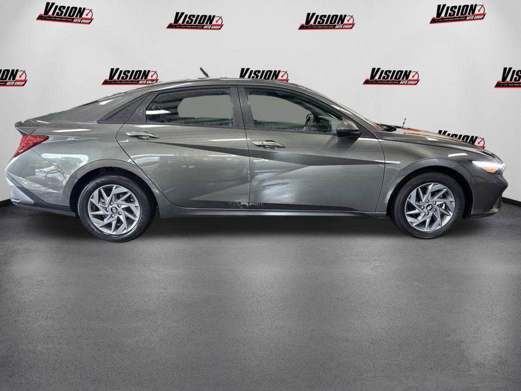 Used 2024 Hyundai Elantra SEL FWD image 4