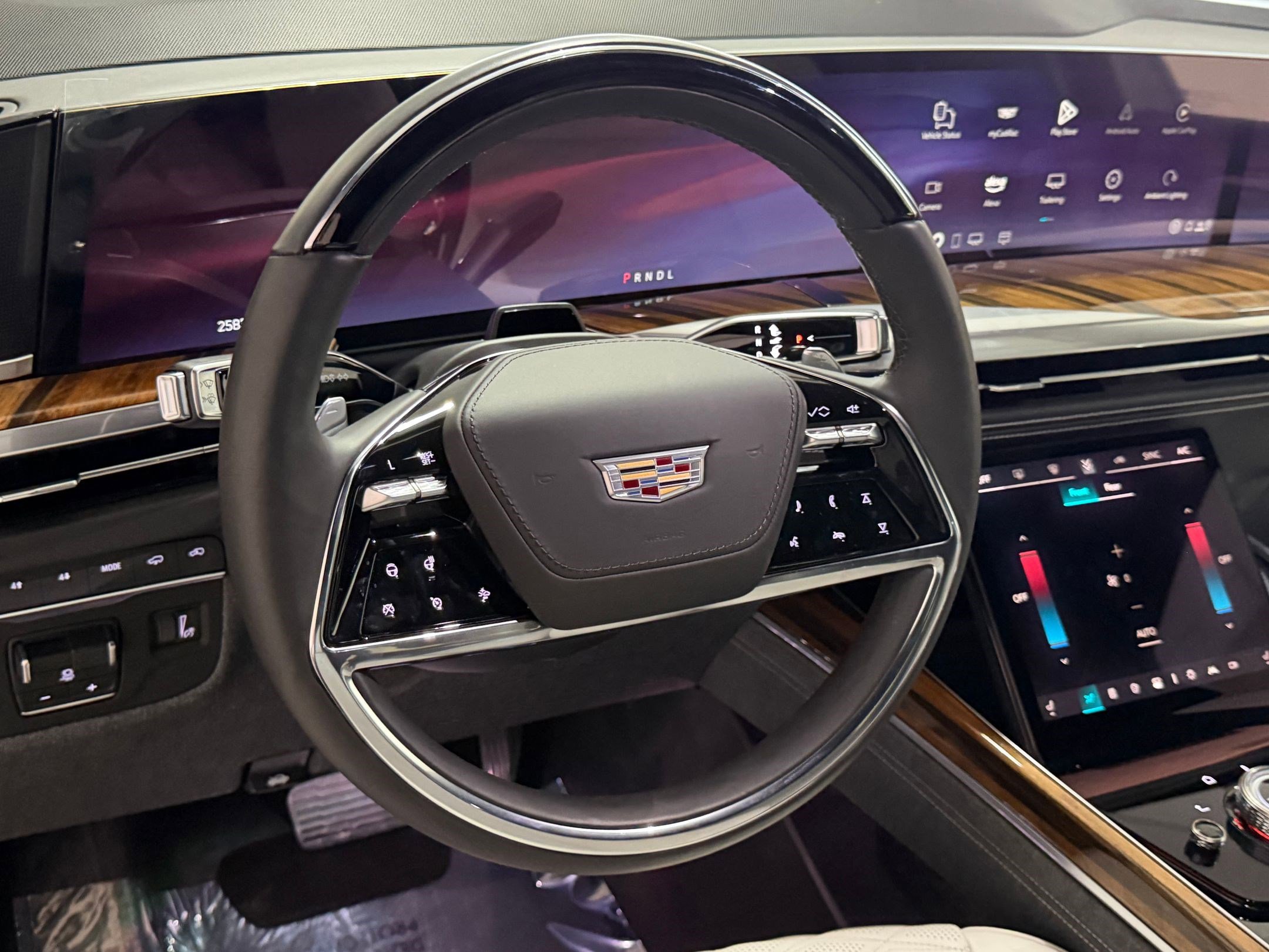 New 2025 Cadillac Escalade Premium Luxury Platinum AWD/4WD image 14