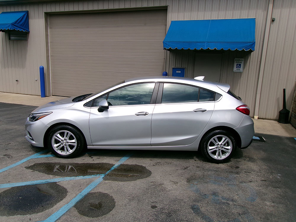 Used 2018 Chevrolet Cruze LT w/ Convenience Package image 3