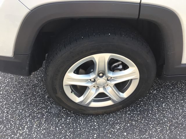 Used 2024 Jeep Compass Latitude AWD/4WD image 14