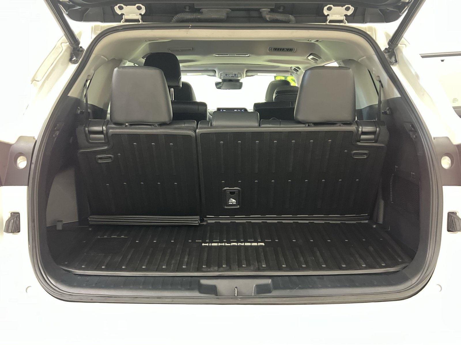 Used 2022 Toyota Highlander XLE AWD/4WD image 26
