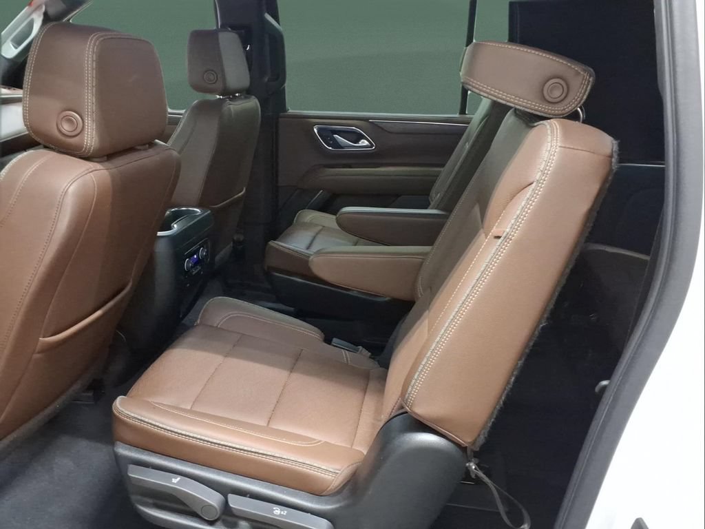 Used 2022 Chevrolet Suburban High Country w/ LPO, Illumination Package AWD/4WD image 25