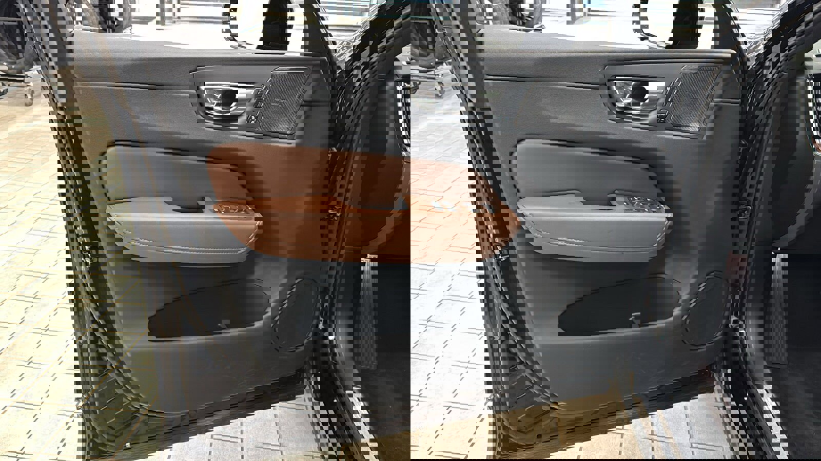 Certified 2023 Volvo XC60 B5 Plus w/ Climate Package image 22