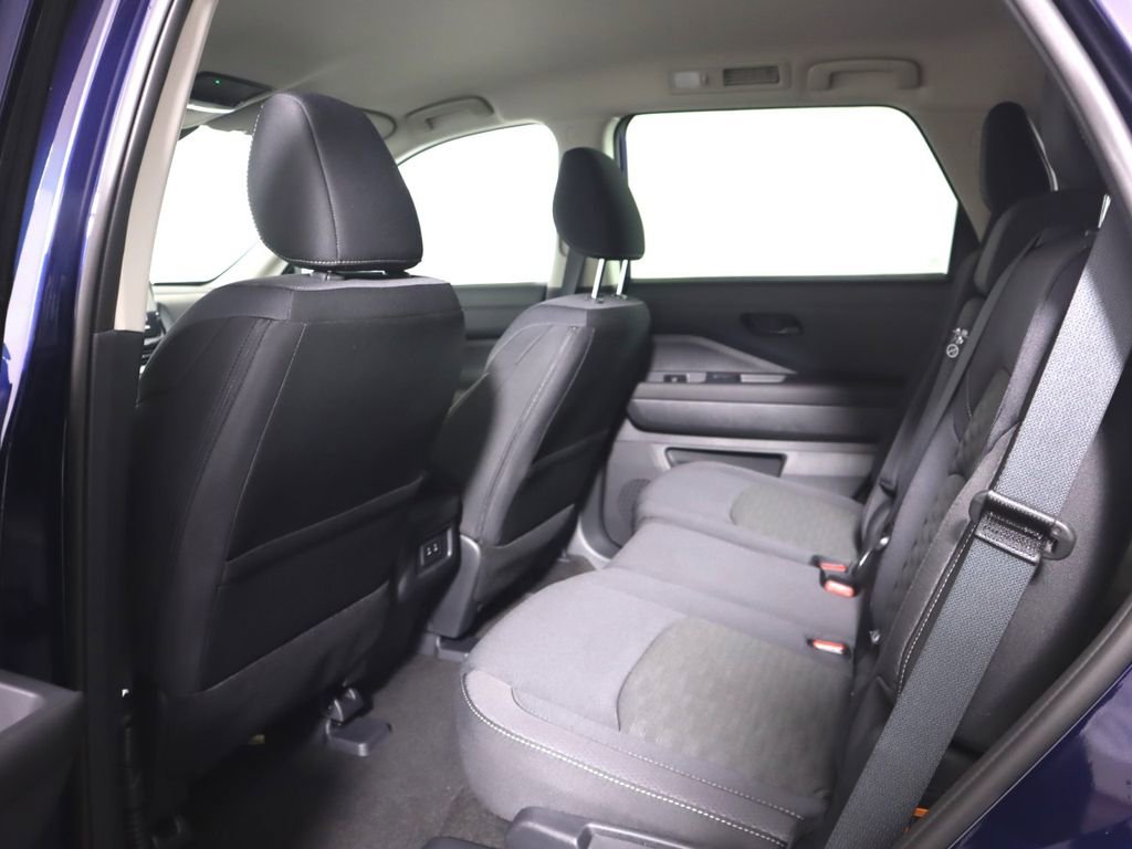 New 2026 Nissan Pathfinder SV image 18