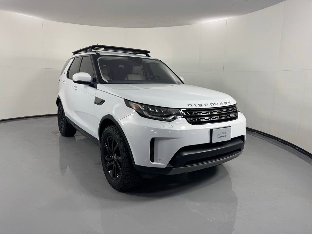 Used 2019 Land Rover Discovery SE image 3