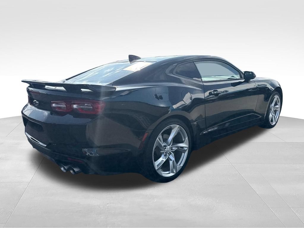 Used 2021 Chevrolet Camaro LT RWD image 6