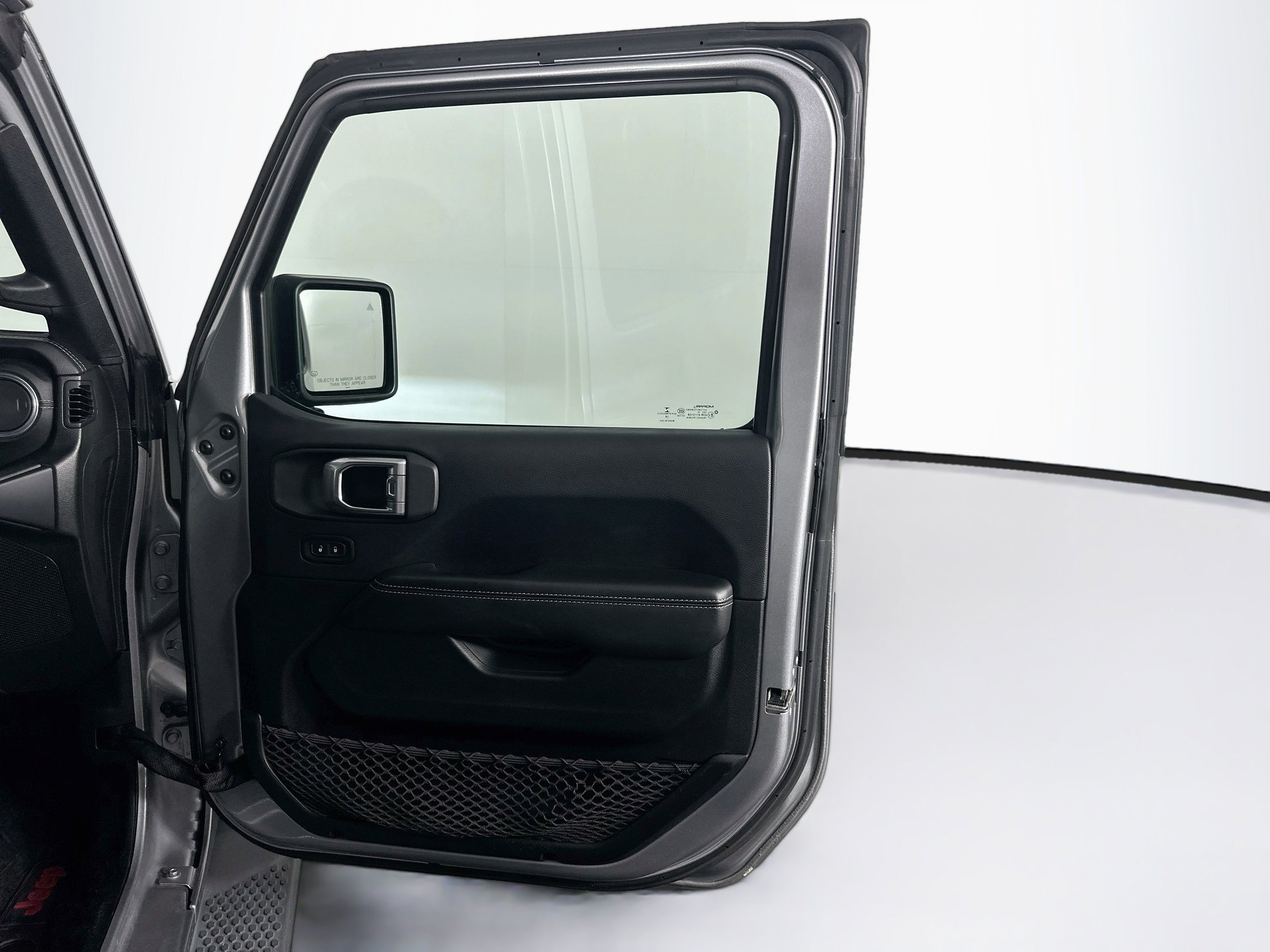 Used 2018 Jeep Wrangler Unlimited Sahara AWD/4WD image 32