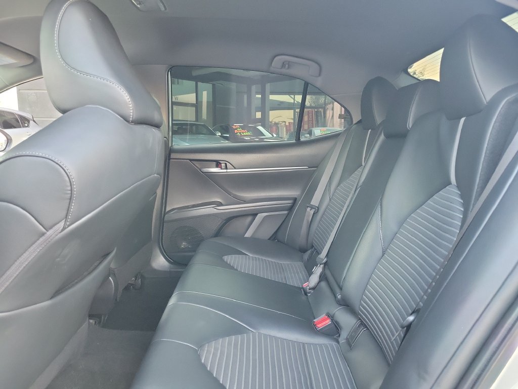 Used 2022 Toyota Camry SE w/ Carpet Mat Package (TMS) FWD image 12