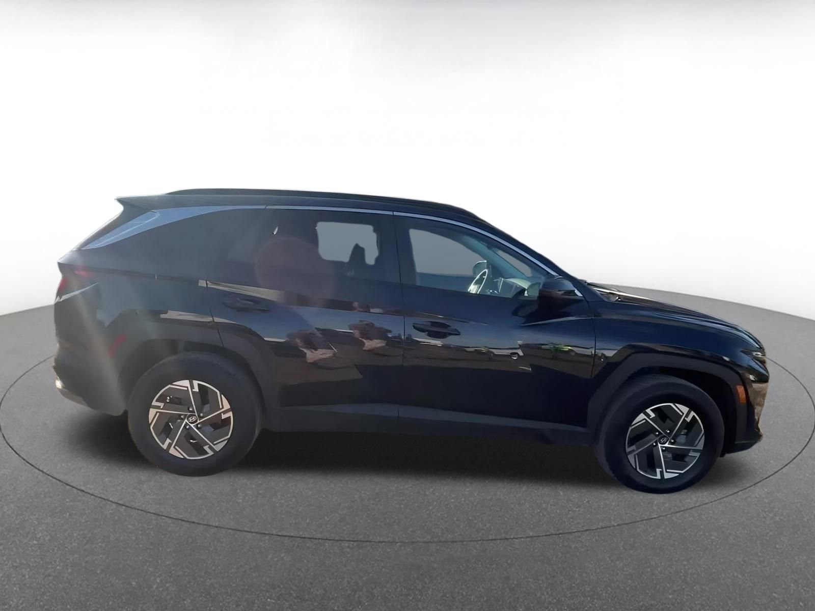 Used 2025 Hyundai Tucson Blue image 16