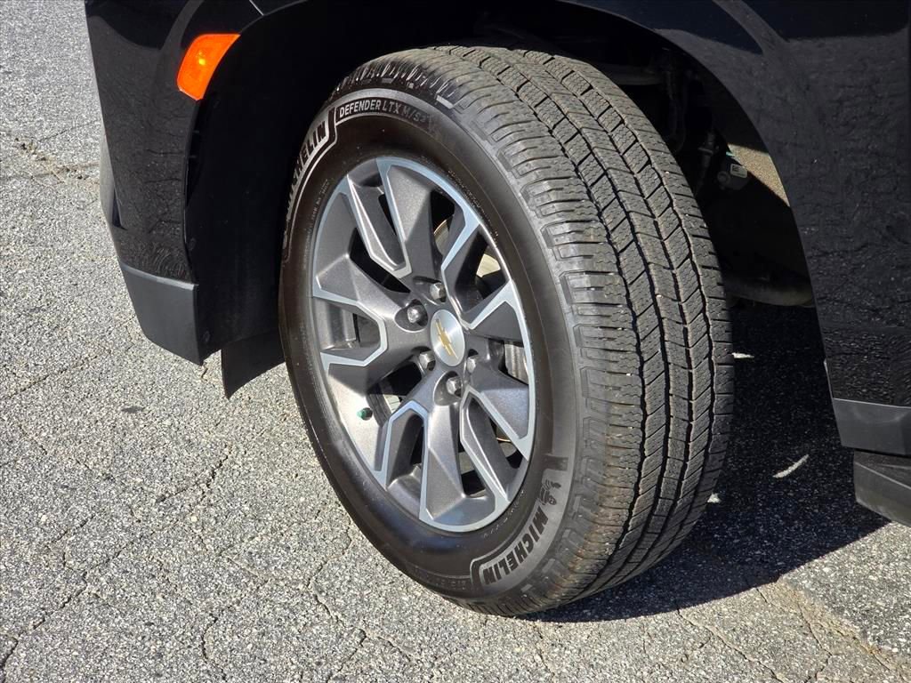 Used 2021 Chevrolet Suburban LT RWD image 27