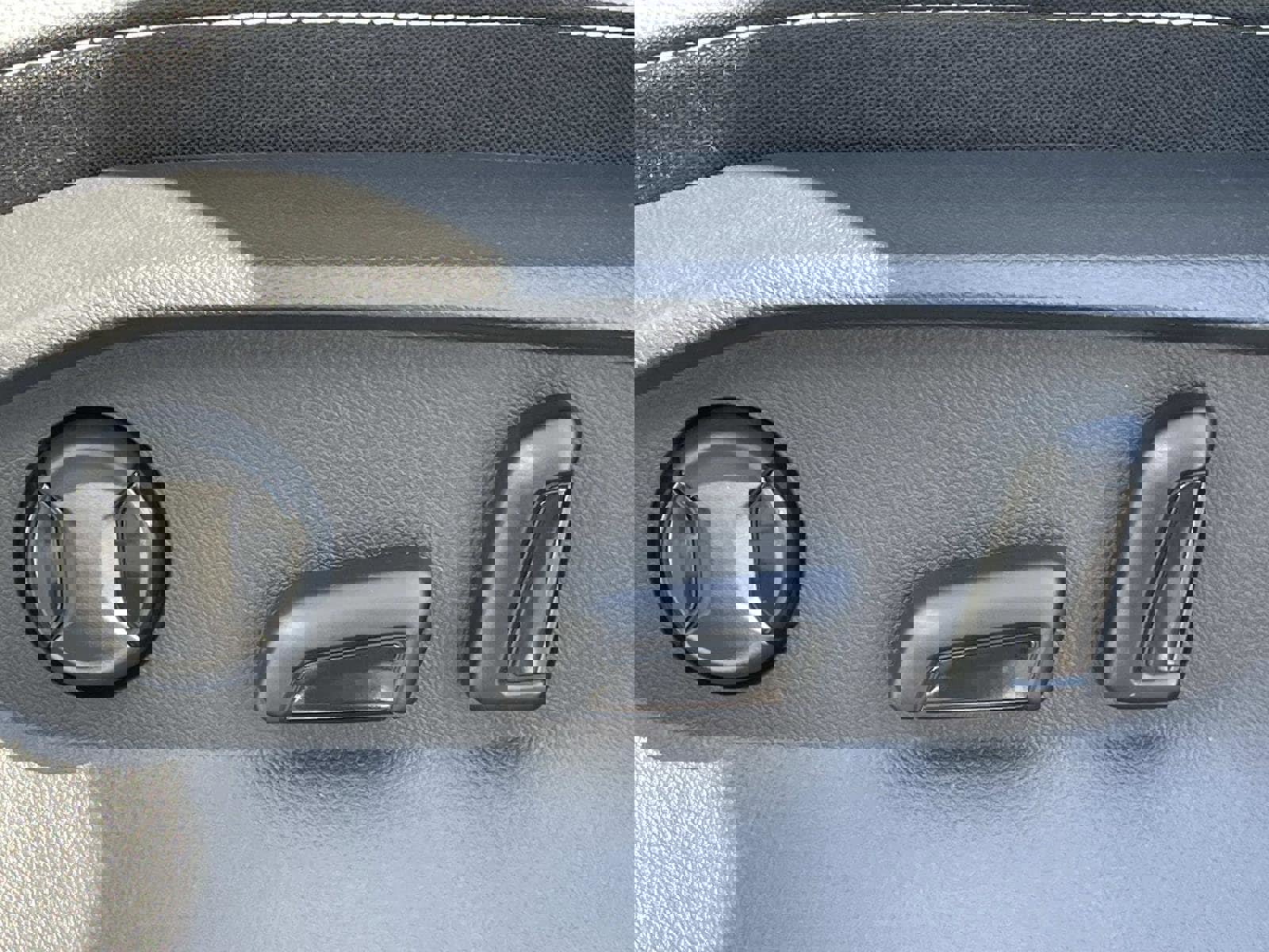 Used 2025 Volkswagen Taos SE w/ Panoramic Sunroof Package FWD image 17