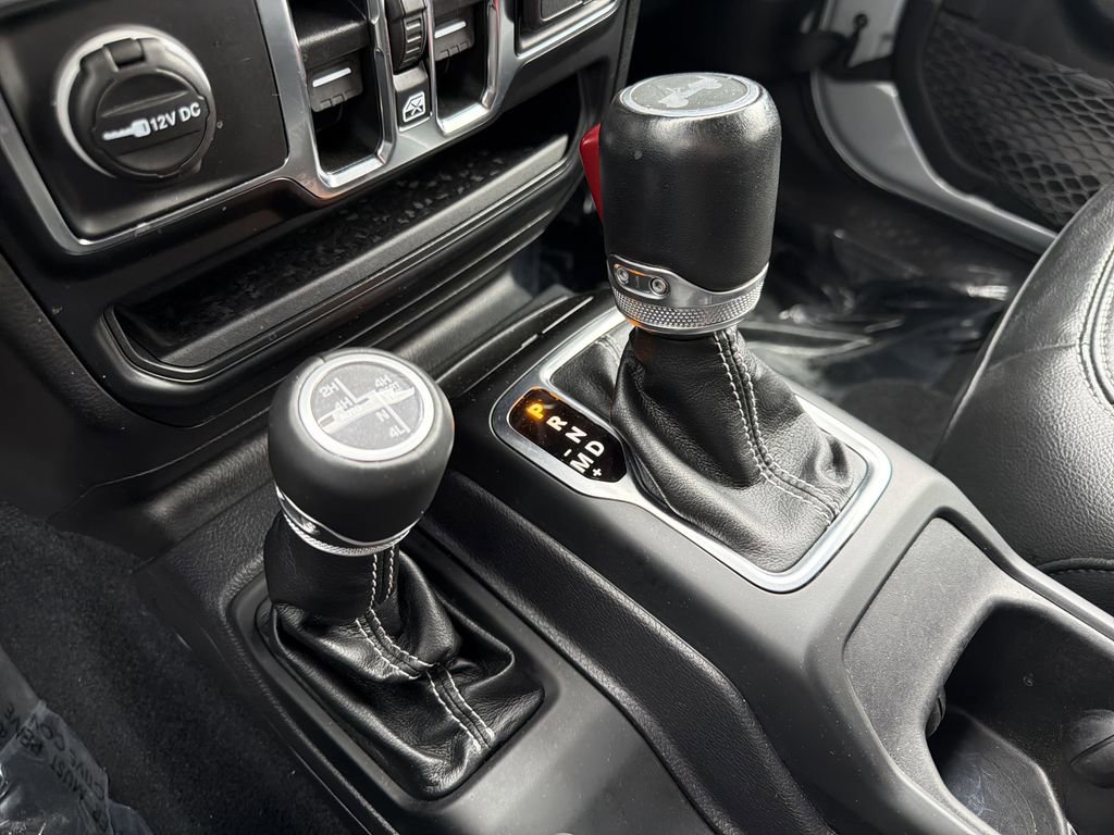 Used 2022 Jeep Wrangler Unlimited Sahara w/ Cold Weather Group AWD/4WD image 28