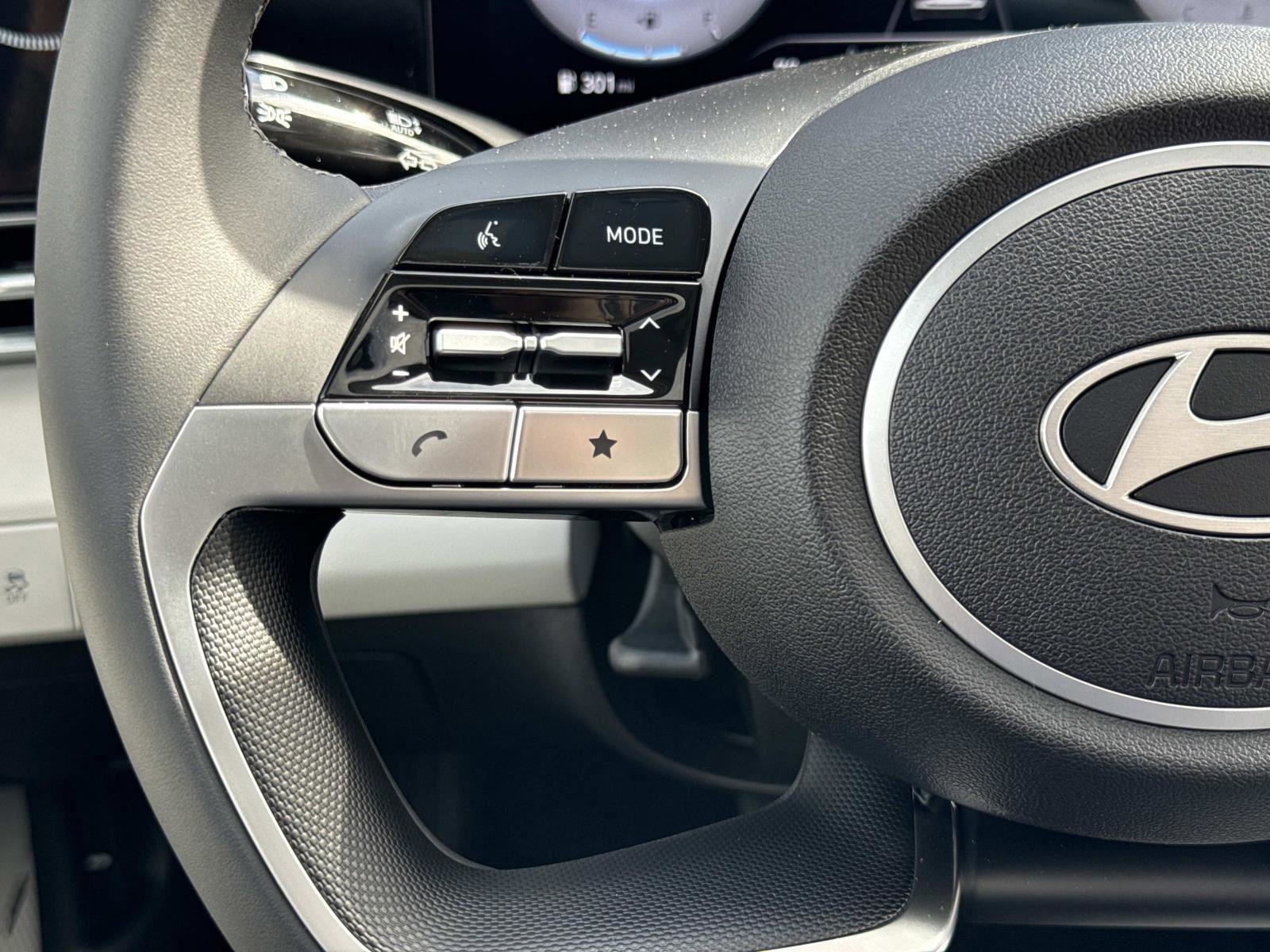 New 2025 Hyundai Elantra Limited image 7