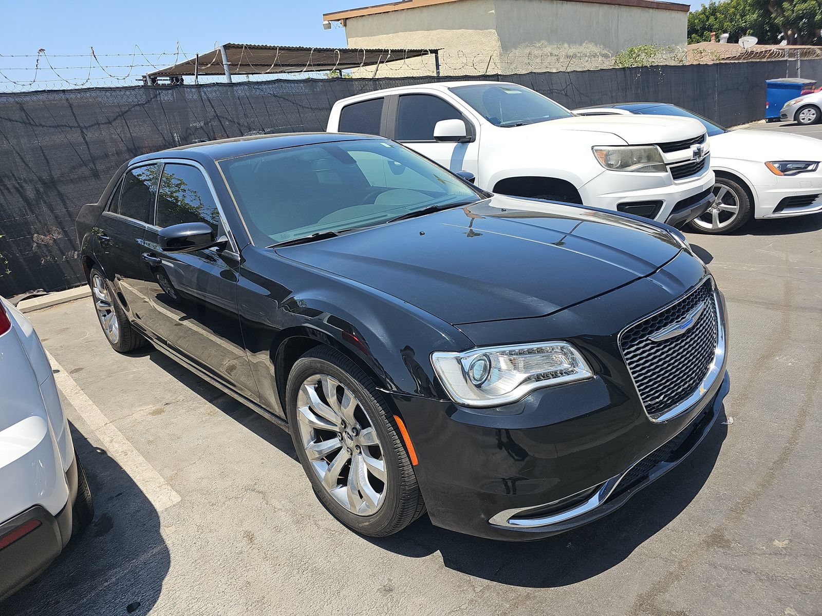 Used 2018 Chrysler 300 Touring L RWD image 4