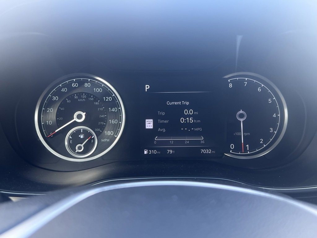 Used 2025 Genesis G70 2.5T image 26