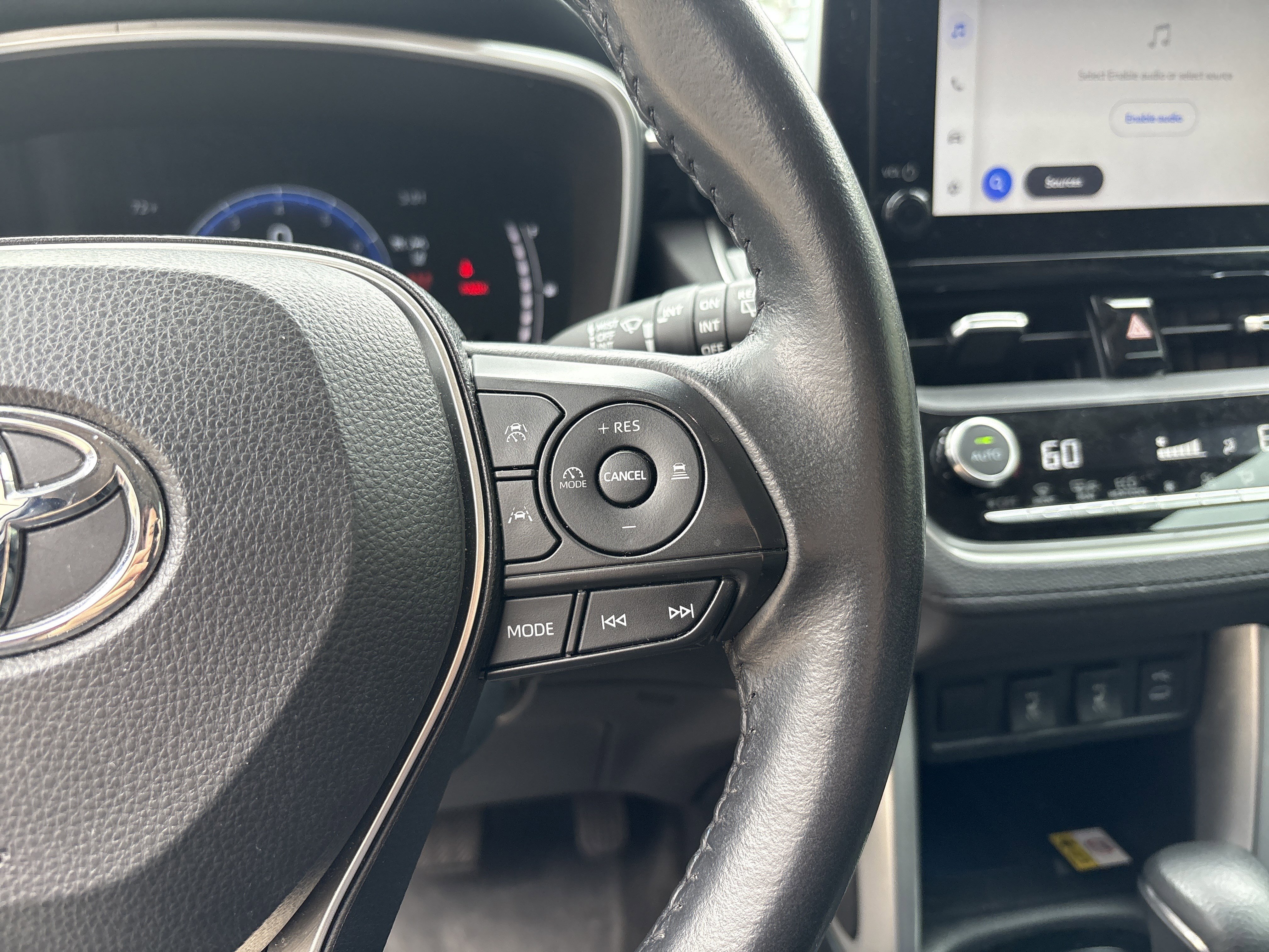 Used 2023 Toyota Corolla Cross XLE w/ Convenience Package AWD/4WD image 24