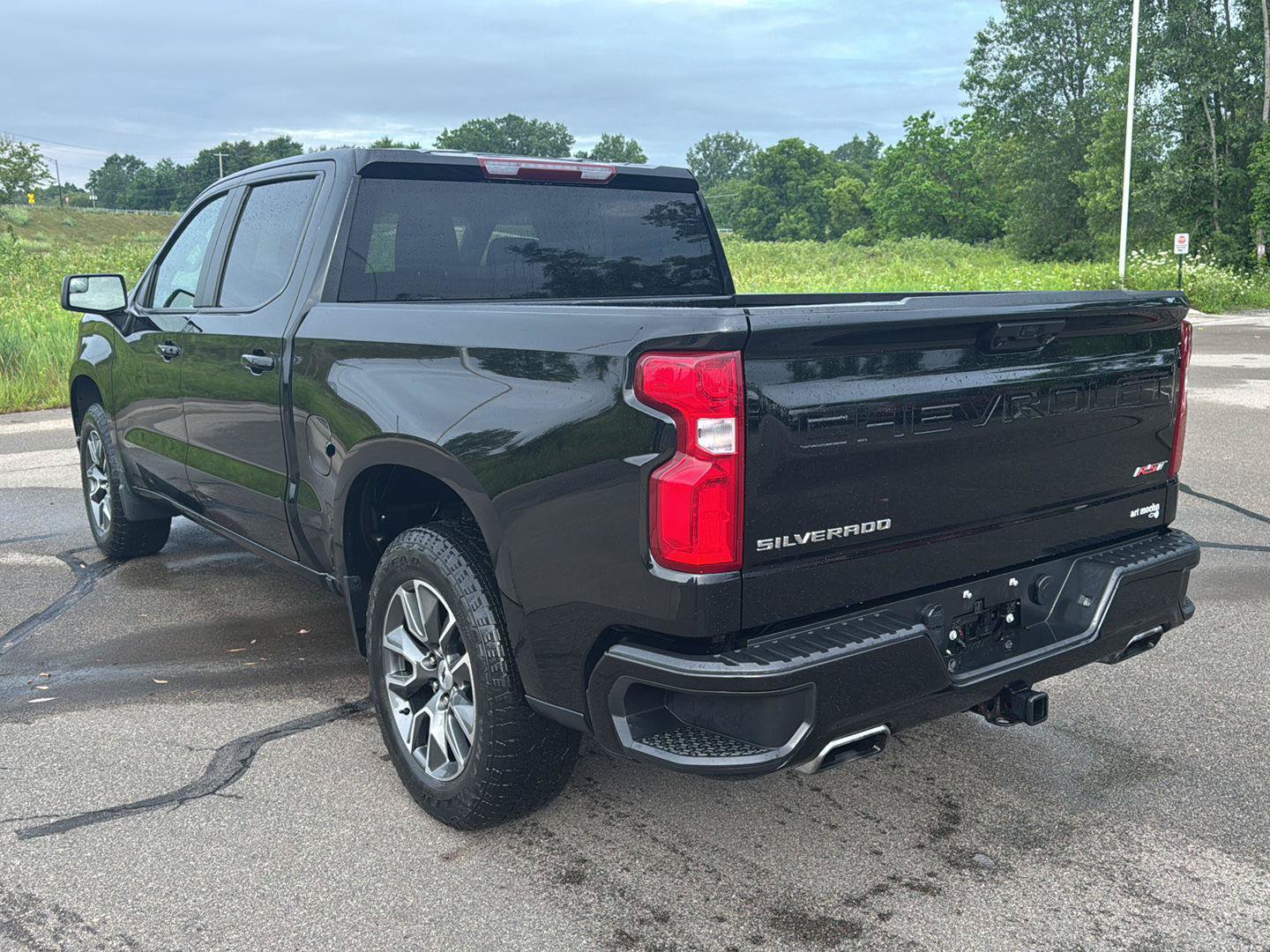 Used 2023 Chevrolet Silverado 1500 RST w/ Z71 Off-Road Package AWD/4WD image 3
