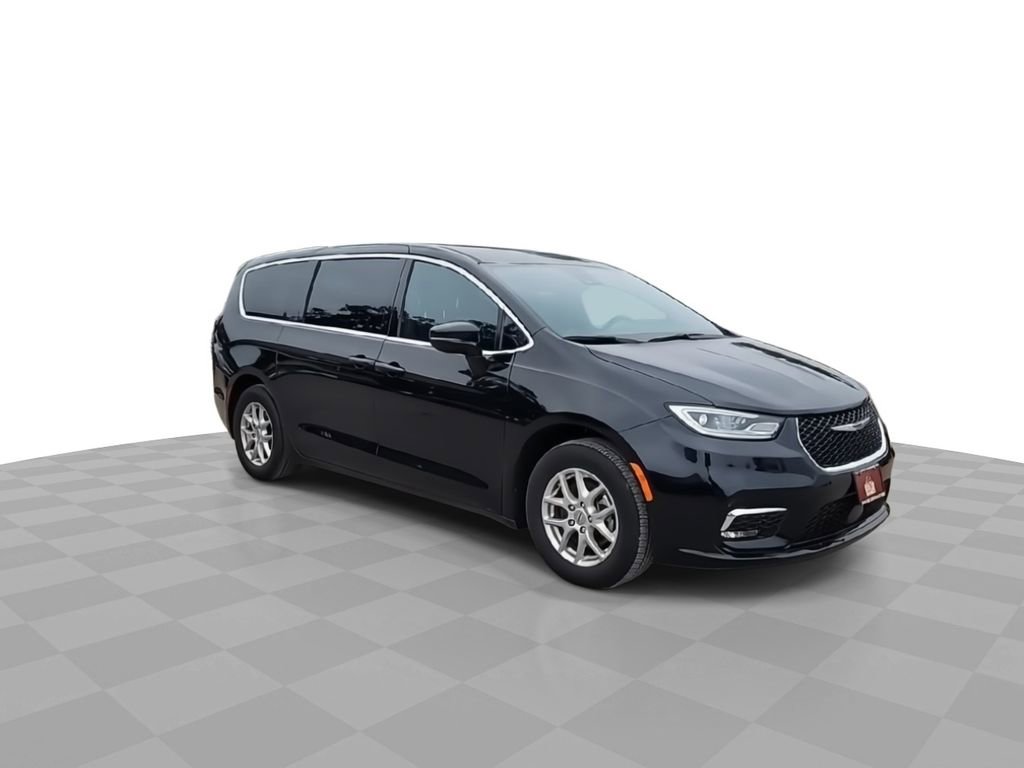Used 2025 Chrysler Pacifica Select FWD image 2