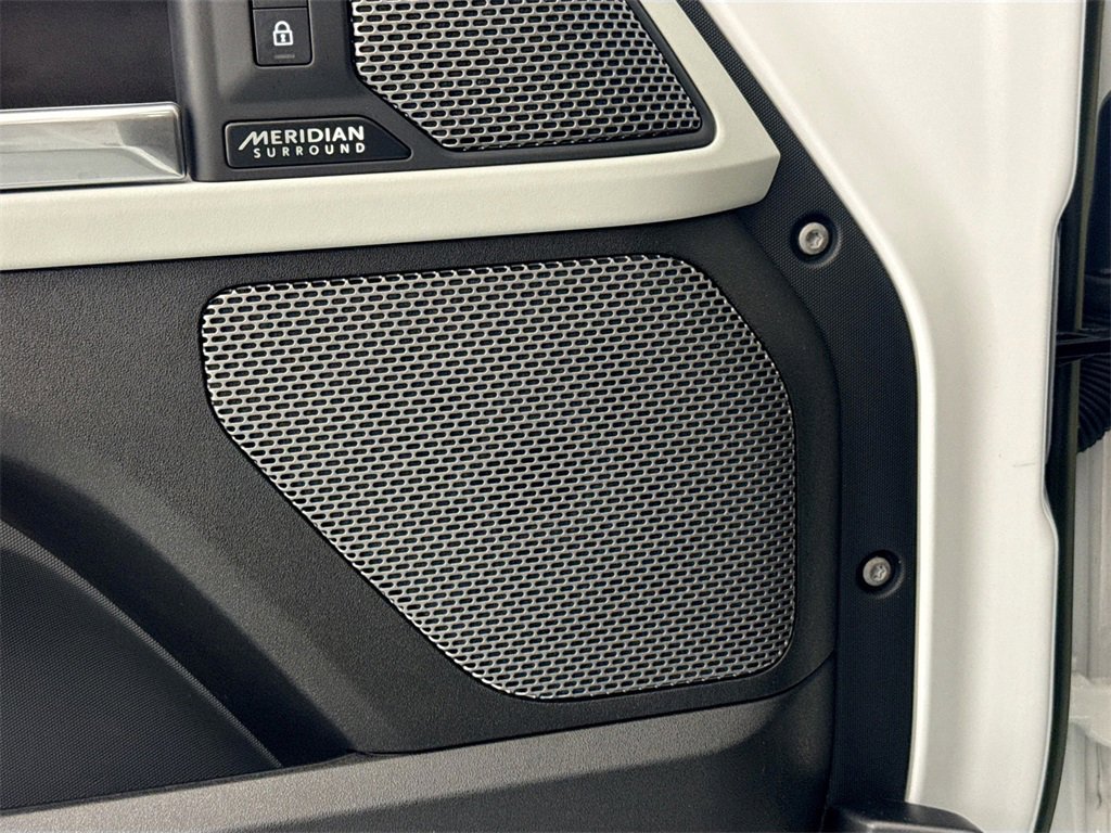 Used 2023 Land Rover Defender 110 X-Dynamic SE image 19