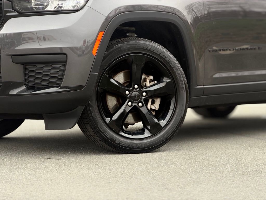 Used 2023 Jeep Grand Cherokee L Laredo AWD/4WD image 2