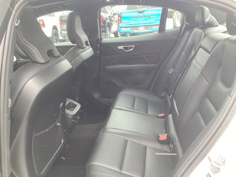 Used 2020 Volvo S60 T6 Momentum image 17