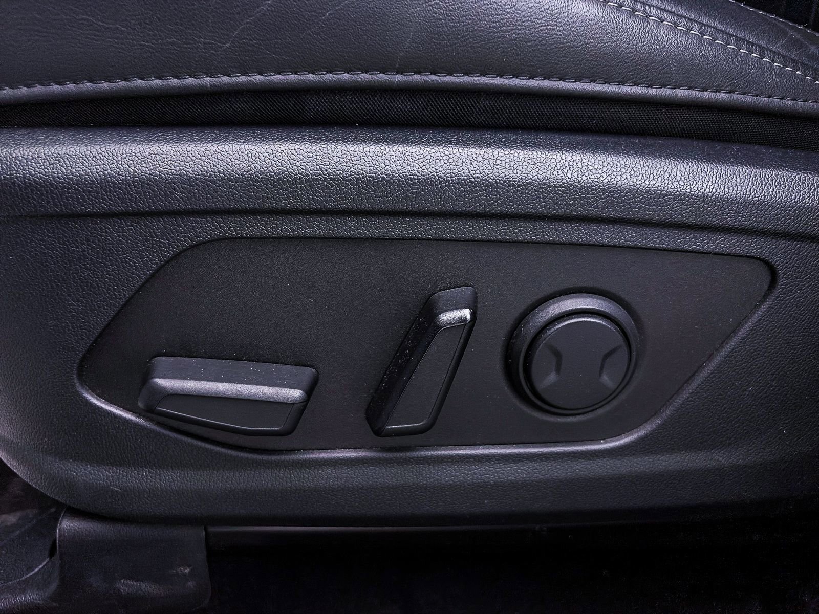 Used 2023 Kia Sorento EX image 19