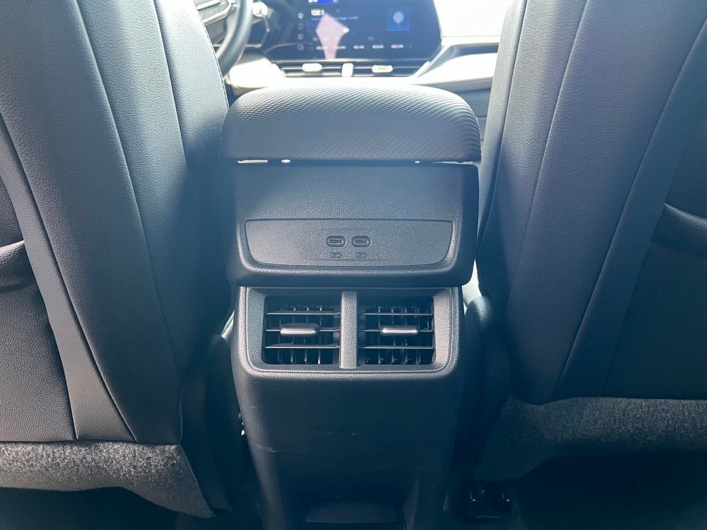 Used 2026 Chevrolet Equinox LT w/ Convenience Package II FWD image 17