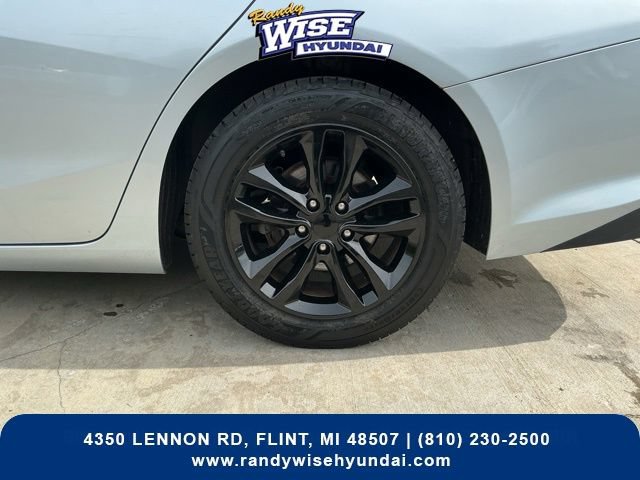 Used 2017 Chevrolet Malibu LT FWD image 30
