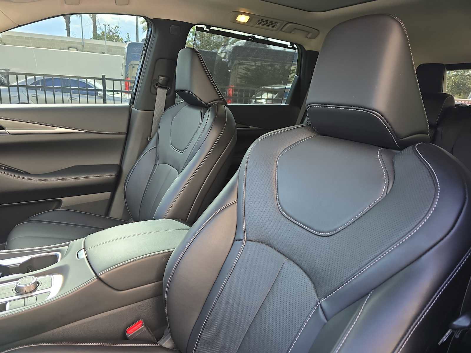 Certified 2024 INFINITI QX60 Luxe image 17