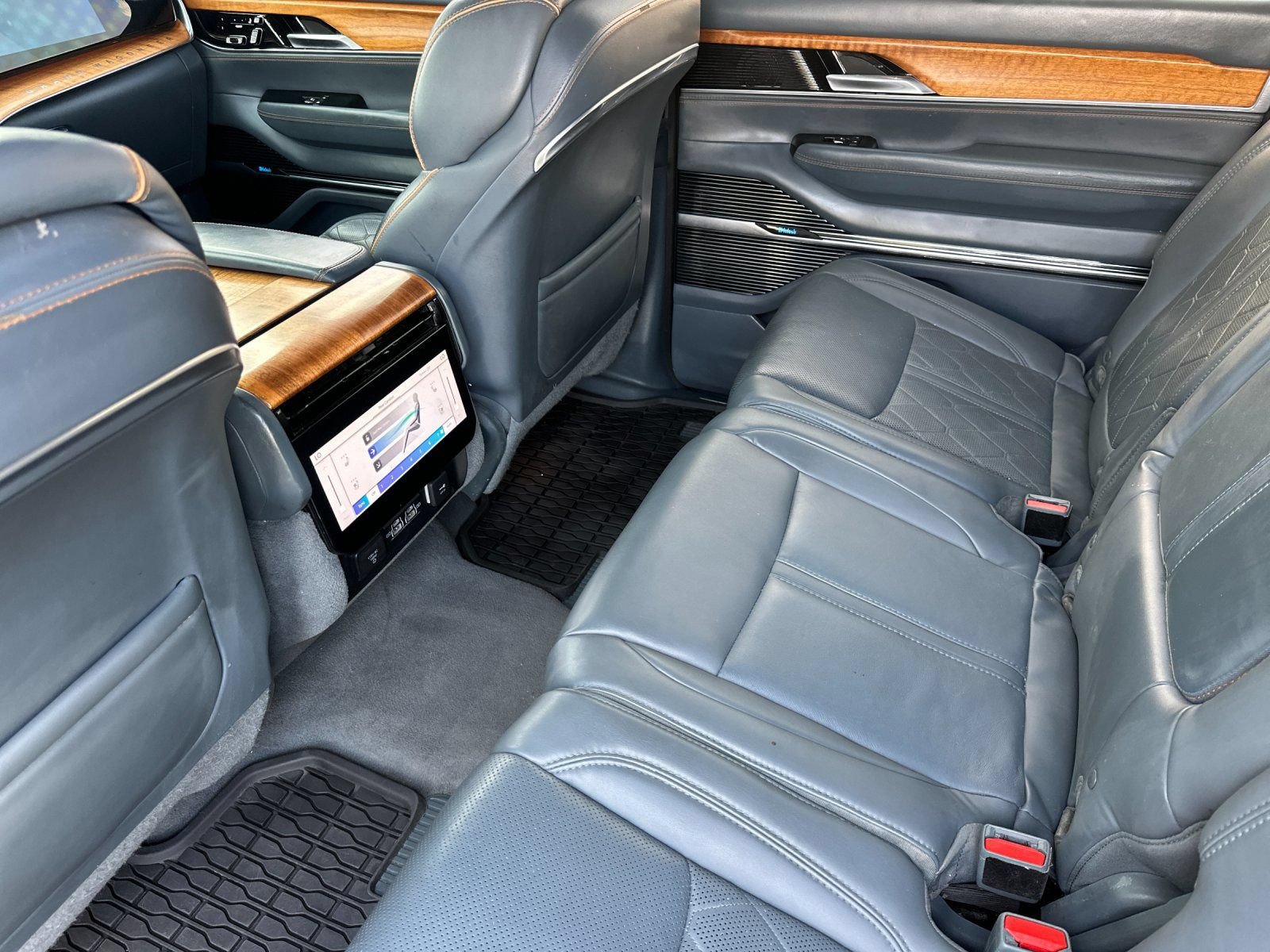 Used 2022 Jeep Grand Wagoneer Series III w/ Flexible Seating Group AWD/4WD image 13