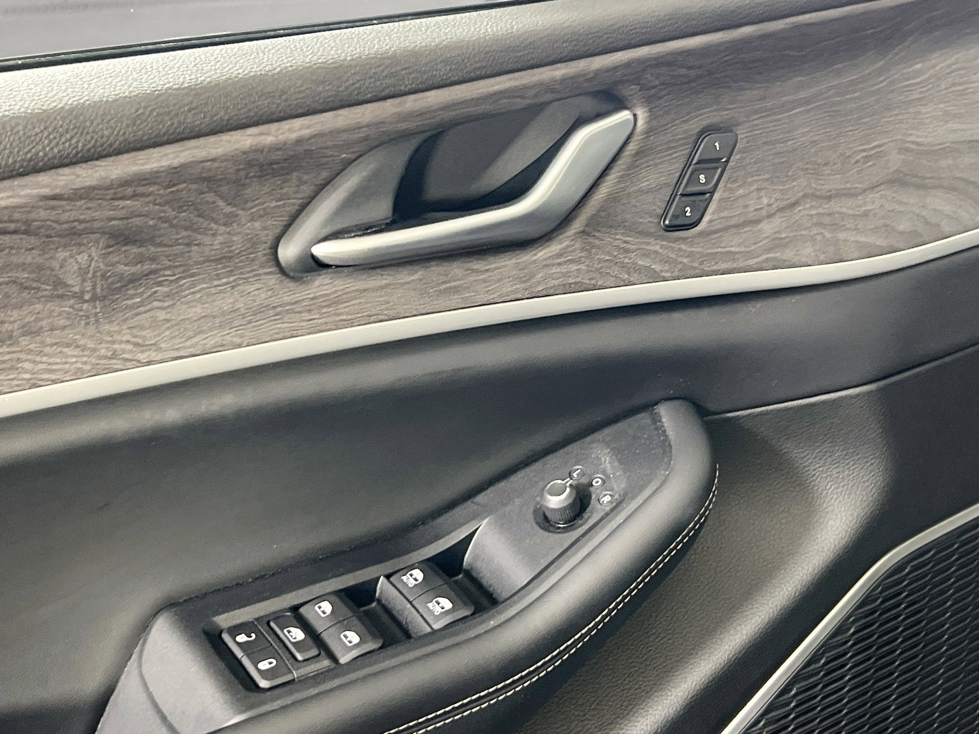 Used 2022 Jeep Grand Cherokee Limited image 17