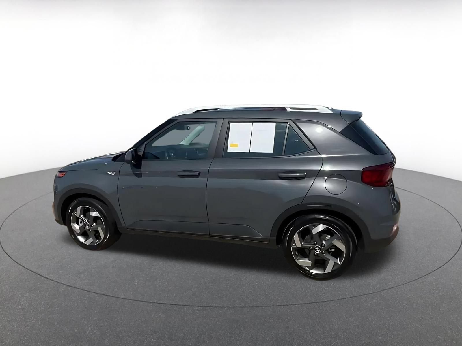 Used 2026 Hyundai Venue SEL FWD image 8