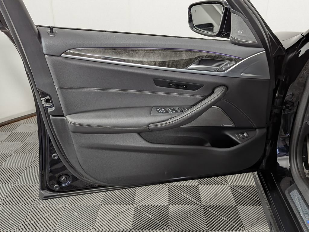 Used 2021 BMW 540i xDrive w/ M Sport Package image 13