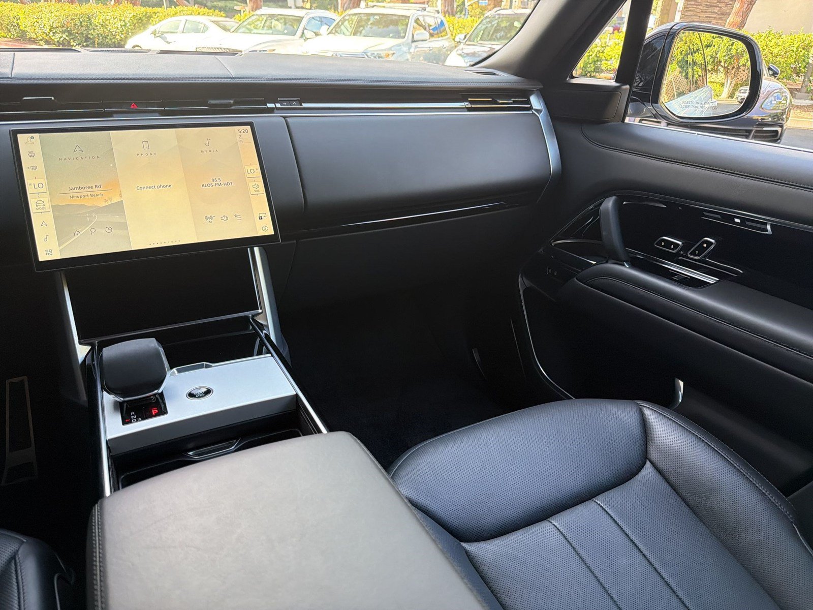 Certified 2025 Land Rover Range Rover Autobiography AWD/4WD image 29