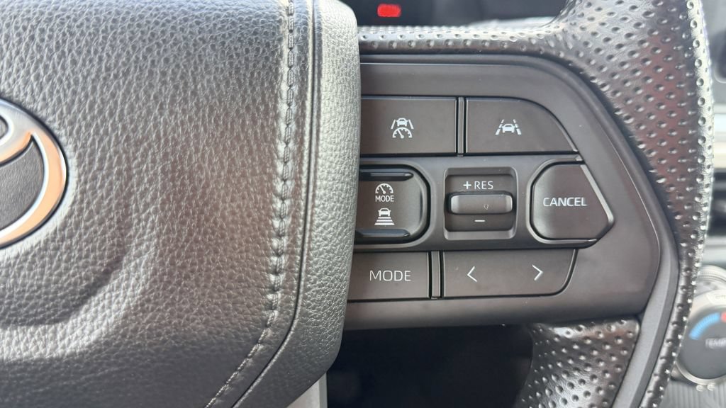 Used 2025 Toyota Tacoma SR5 AWD/4WD image 21