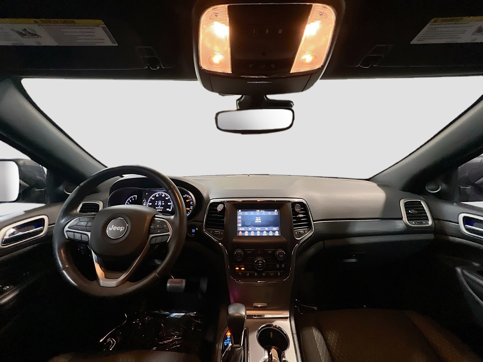 Used 2021 Jeep Grand Cherokee Laredo w/ Security & Convenience Group AWD/4WD image 15