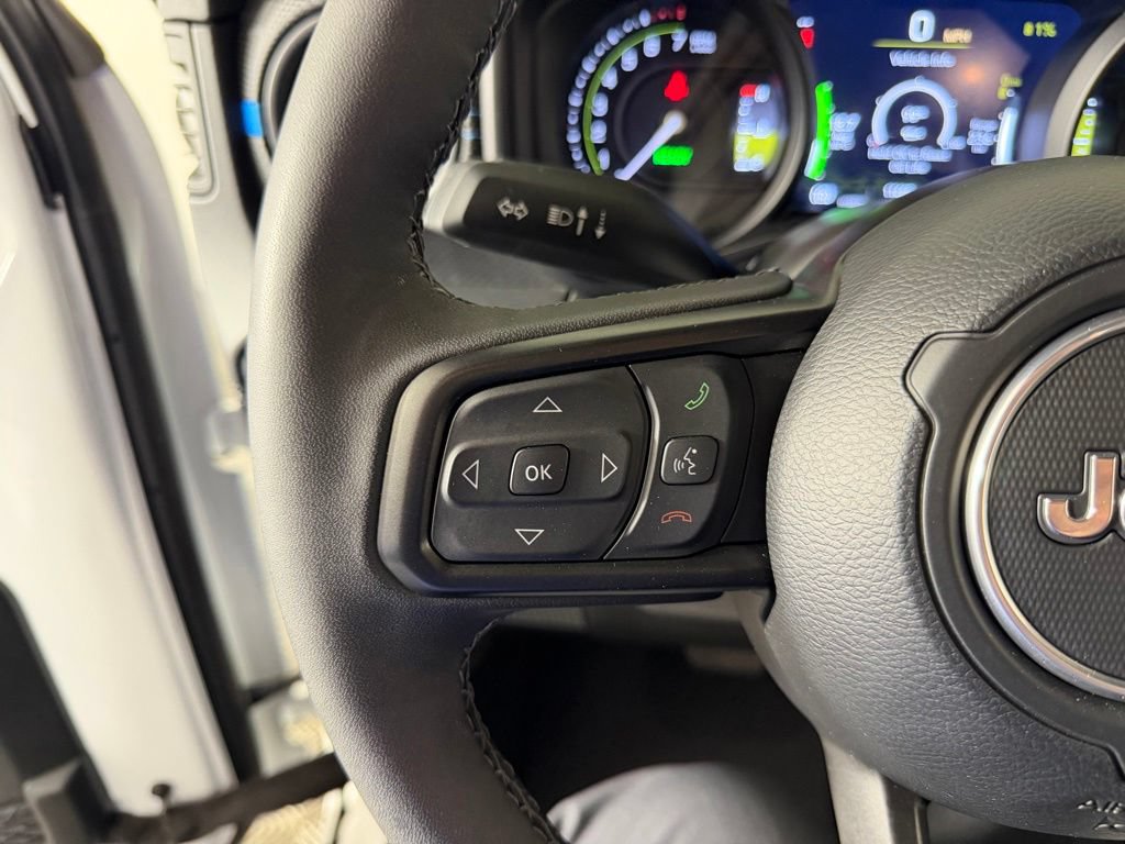 Certified 2025 Jeep Wrangler Unlimited Rubicon 4xe w/ Convenience Group AWD/4WD image 21