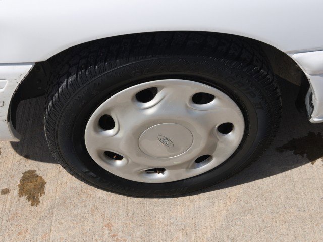 Used 1995 Ford Escort LX image 11