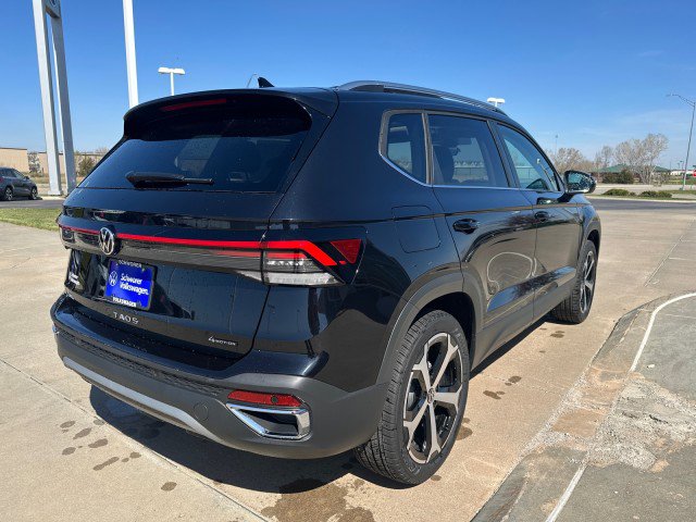 New 2025 Volkswagen Taos SEL image 7