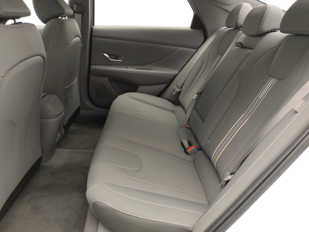 Used 2025 Hyundai Elantra SEL FWD image 18