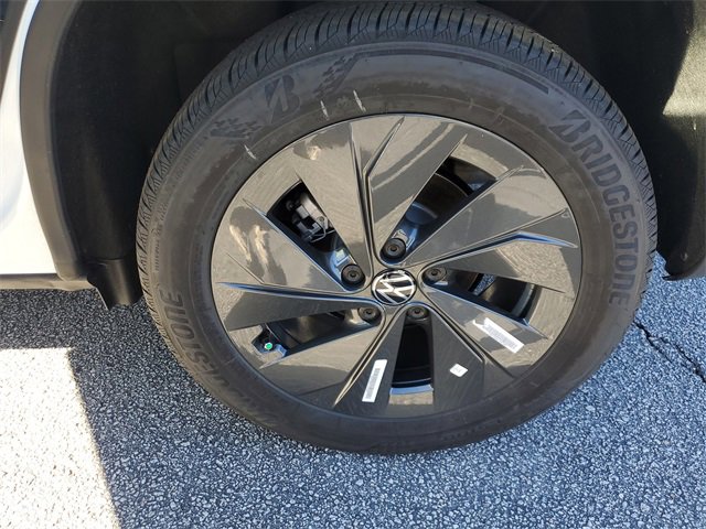 New 2026 Volkswagen Taos S image 9