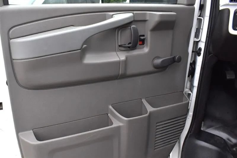 Used 2006 Chevrolet Express 3500 RWD image 14