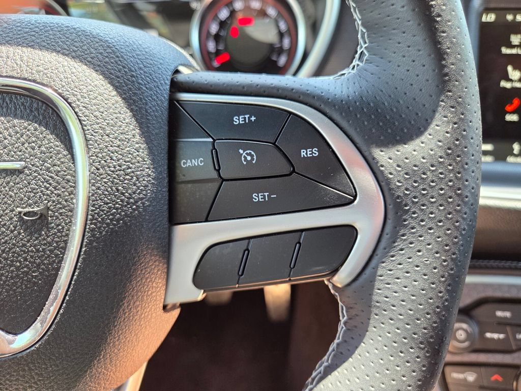 Used 2018 Dodge Challenger SRT RWD image 31