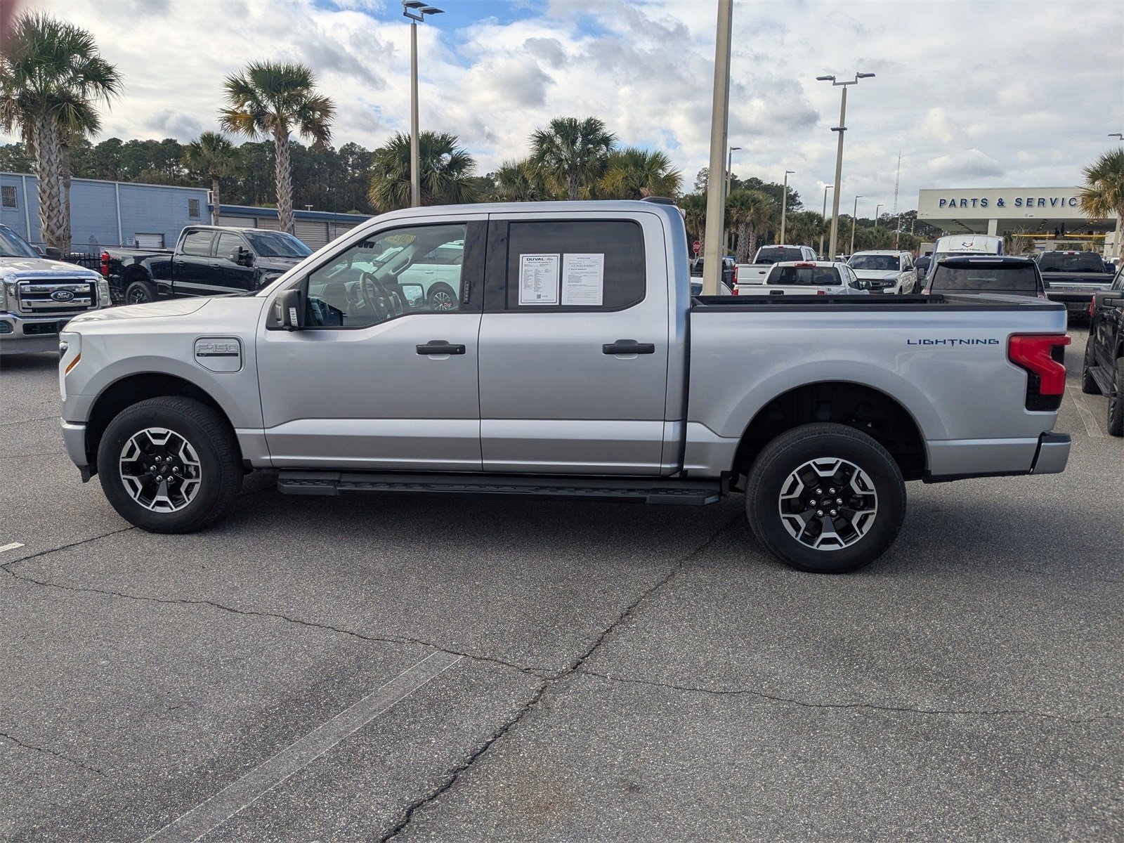 Used 2022 Ford F150 Lightning XLT image 7