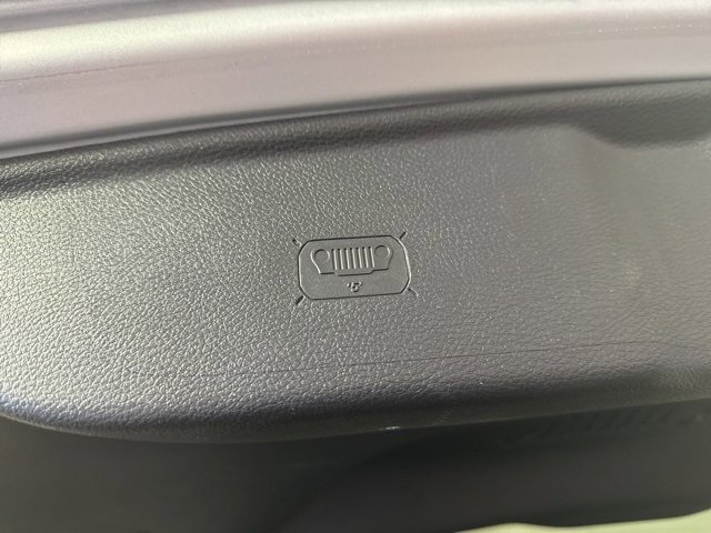 Certified 2024 Jeep Compass Limited image 11