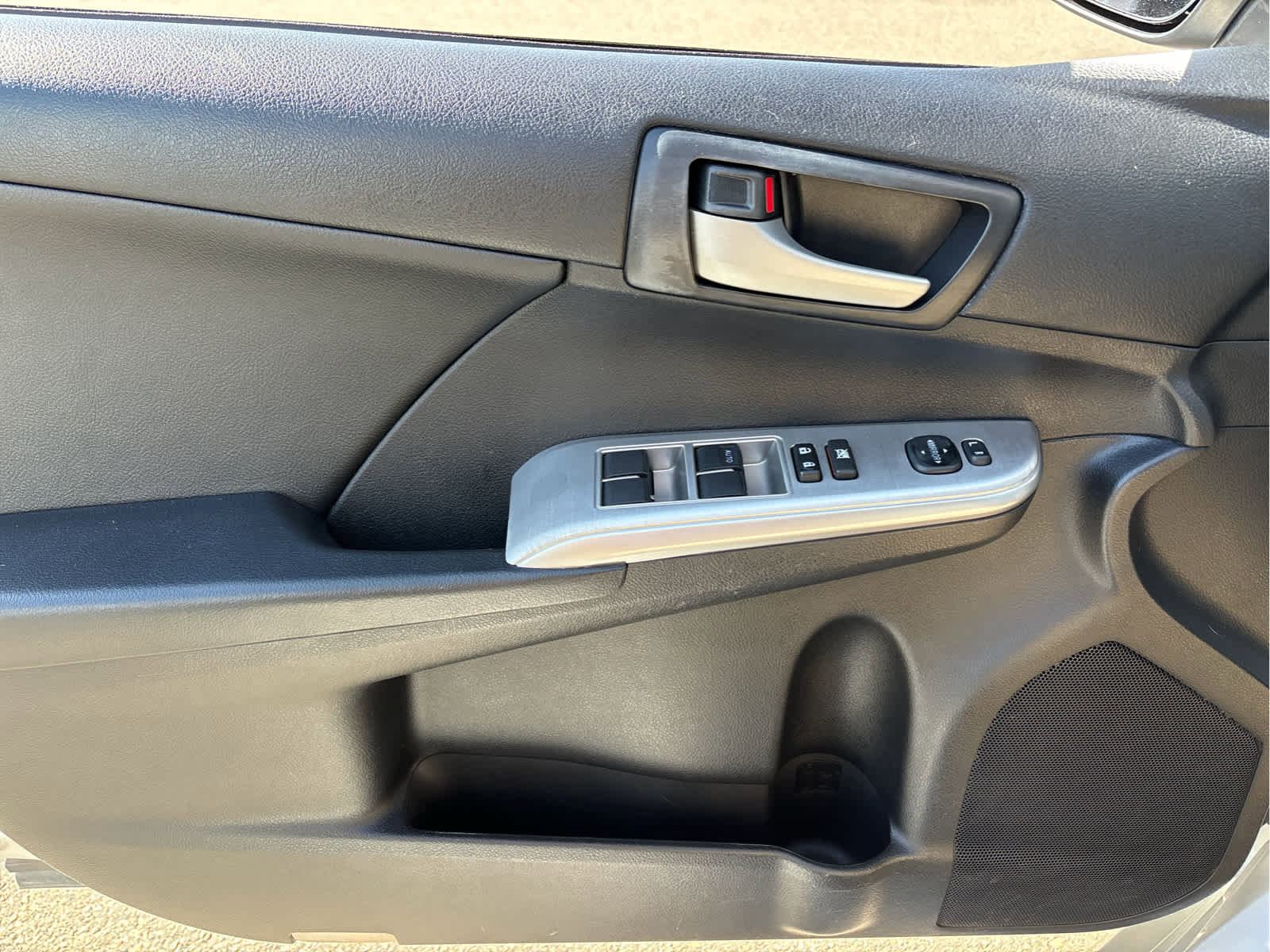 Used 2014 Toyota Camry SE FWD image 14