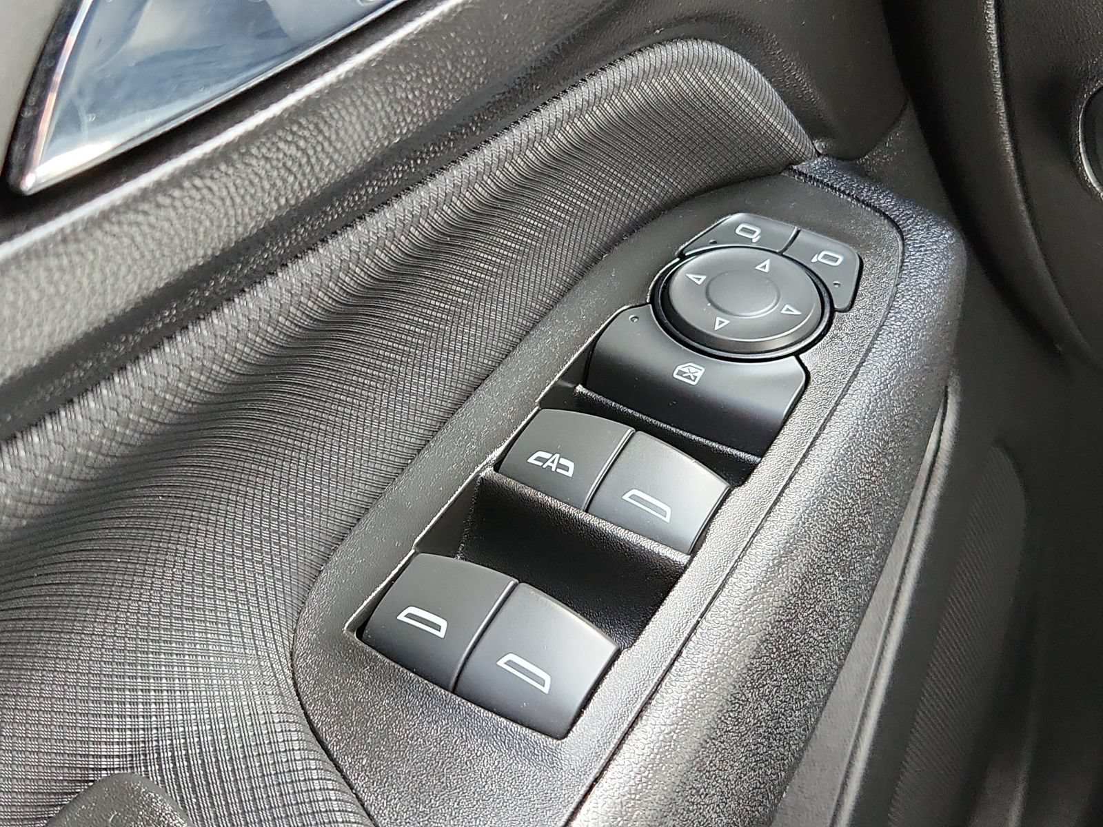 Used 2023 Chevrolet Equinox RS FWD image 17