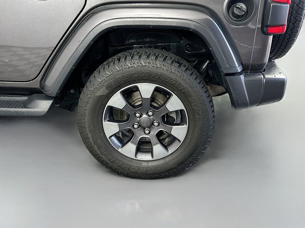 Used 2018 Jeep Wrangler Unlimited Sahara AWD/4WD image 32