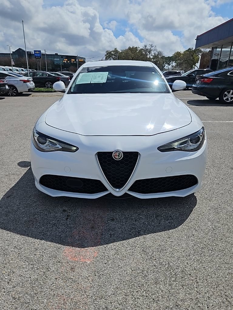 Used 2018 Alfa Romeo Giulia image 2