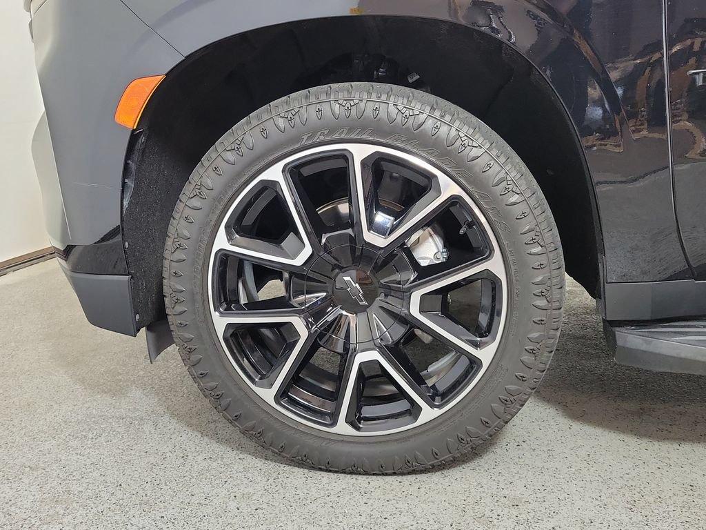 Used 2021 Chevrolet Tahoe RST w/ Luxury Package RWD image 9